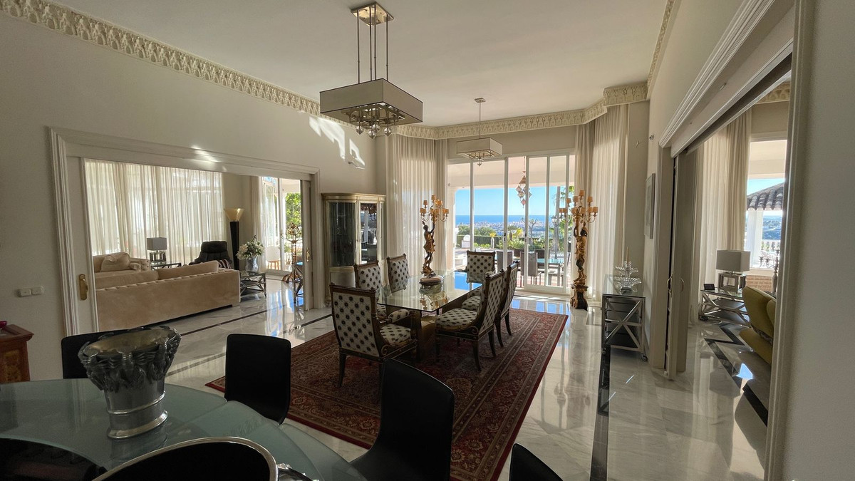 Villa for sale in Mijas