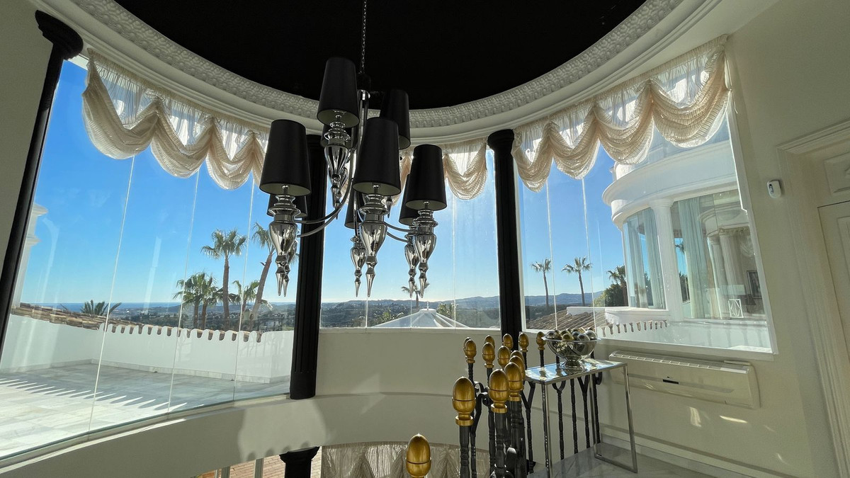 Villa for sale in Mijas