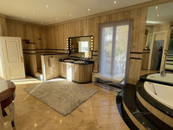 Villa for sale in Mijas