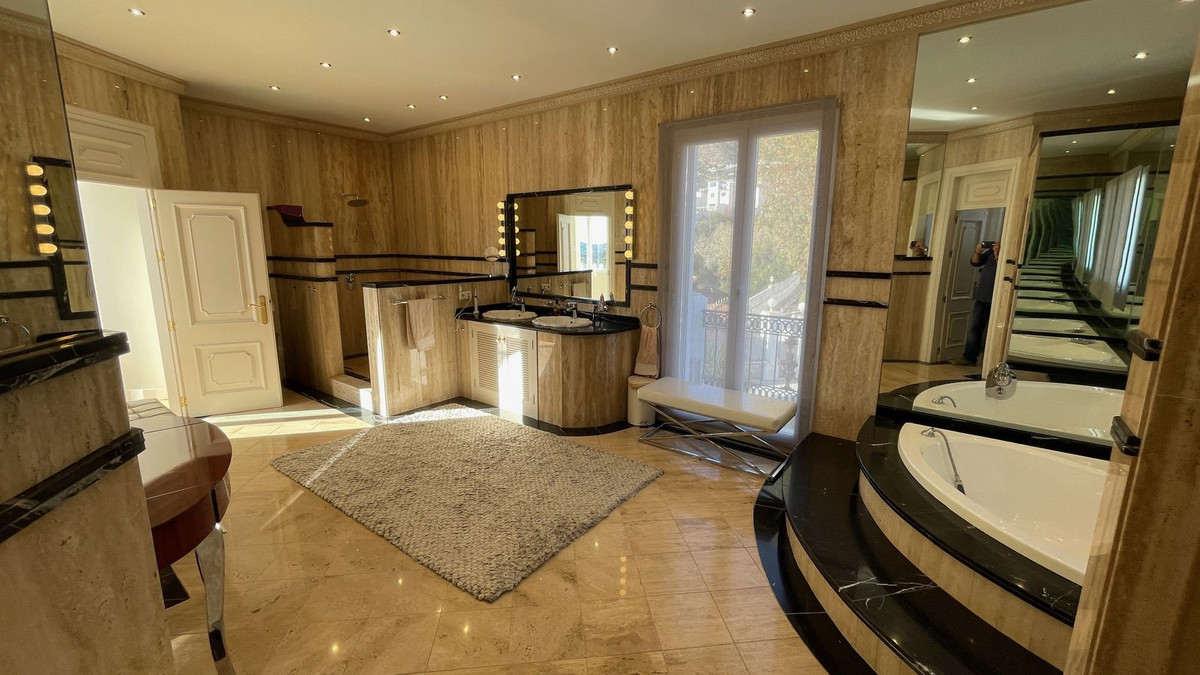 Villa for sale in Mijas
