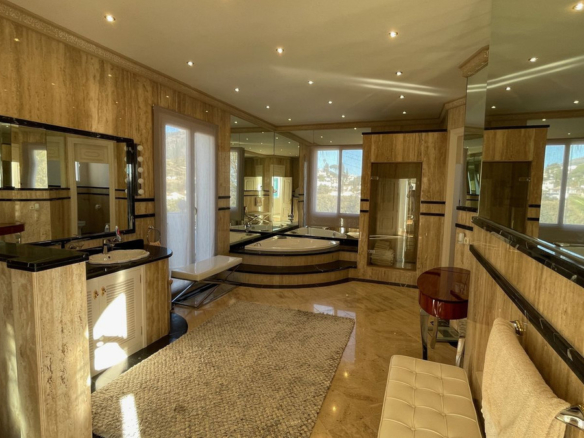 Villa for sale in Mijas