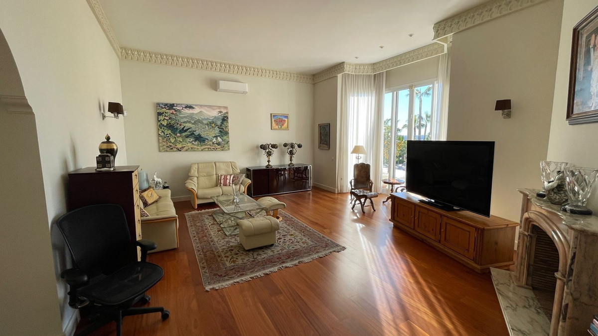 Villa for sale in Mijas