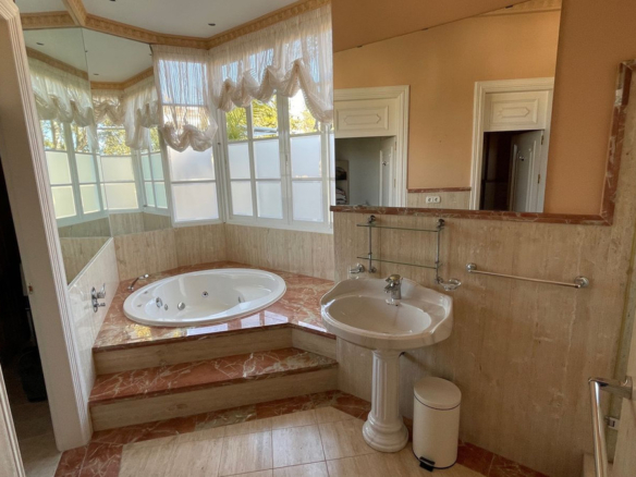 Villa for sale in Mijas