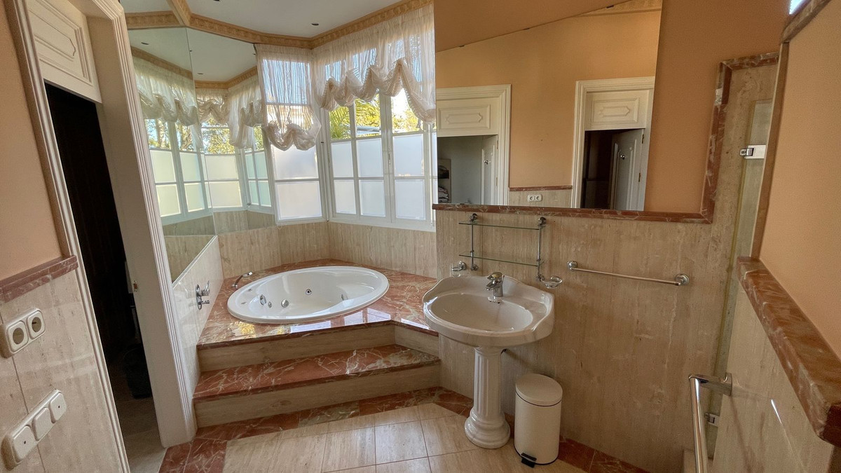 Villa for sale in Mijas