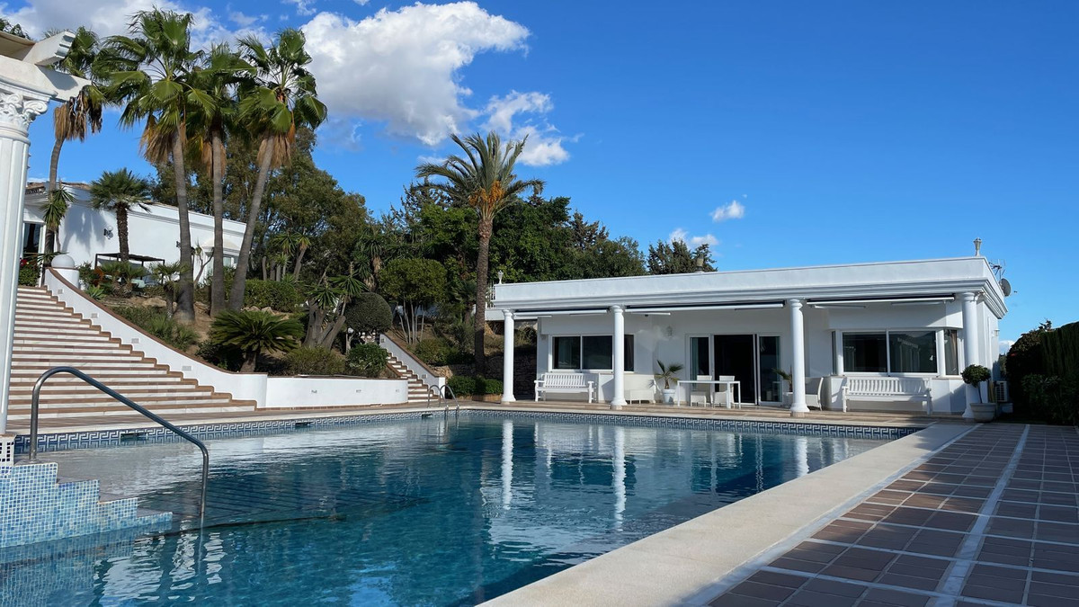Villa for sale in Mijas