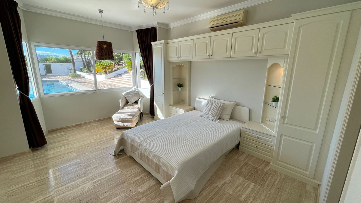 Villa for sale in Mijas