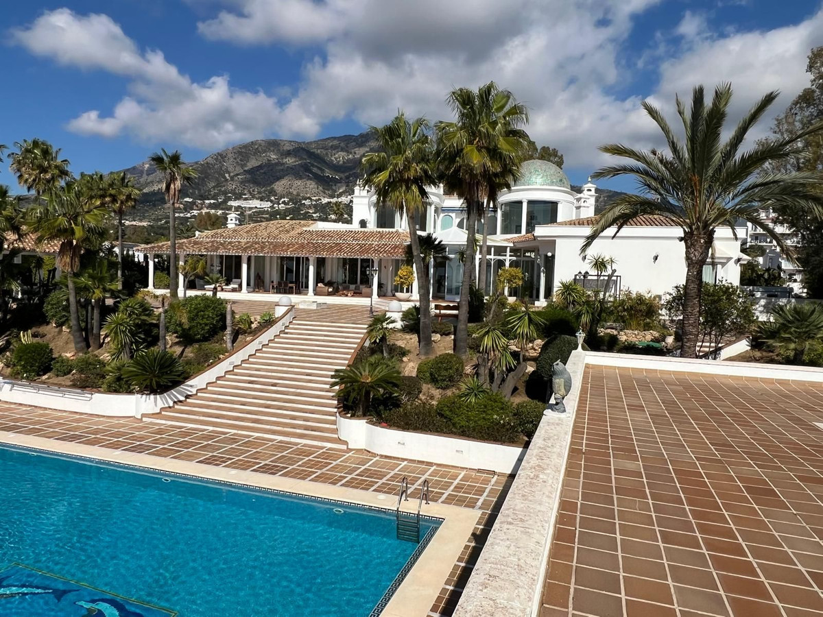 Villa for sale in Mijas