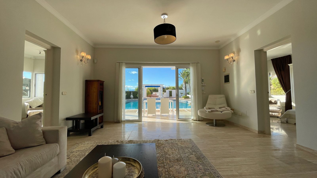 Villa for sale in Mijas
