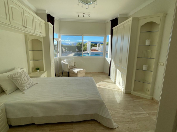 Villa for sale in Mijas