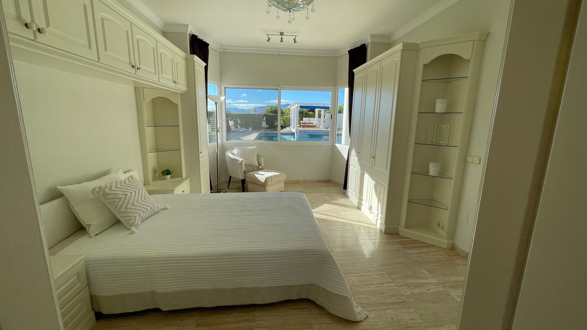 Villa for sale in Mijas