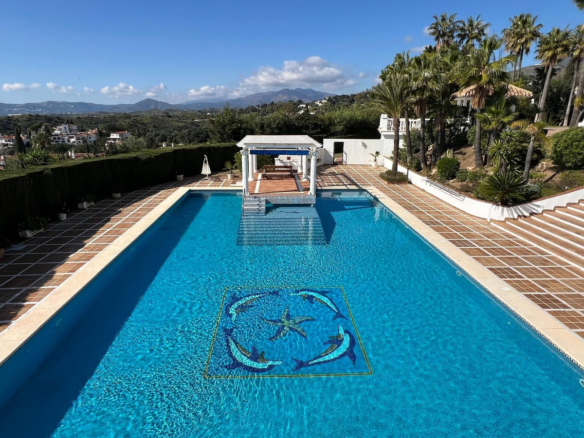 Villa for sale in Mijas