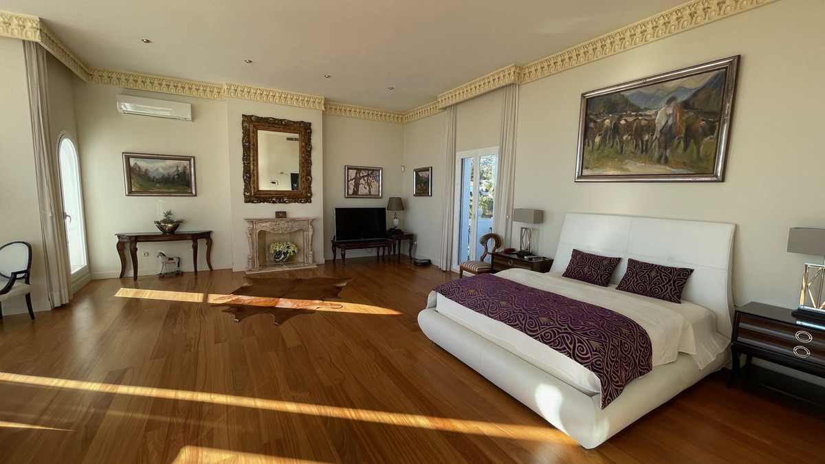 Villa for sale in Mijas