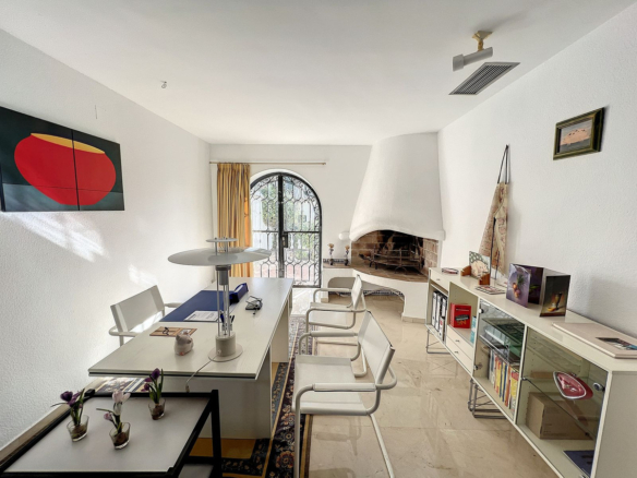 Villa for sale in Mijas
