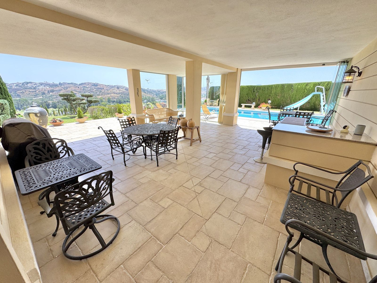Villa for sale in Mijas