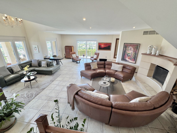 Villa for sale in Mijas