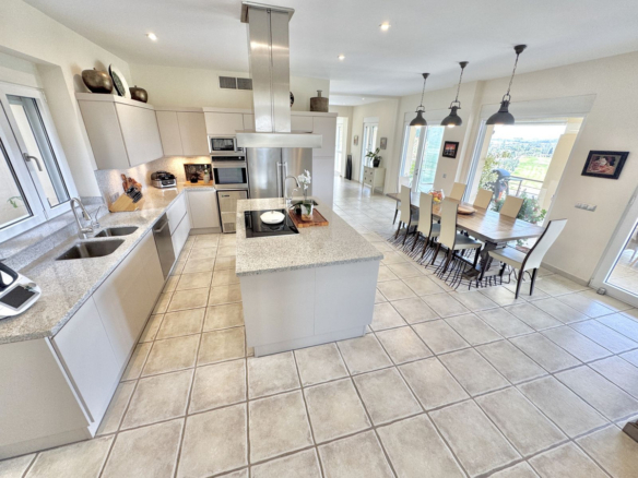 Villa for sale in Mijas