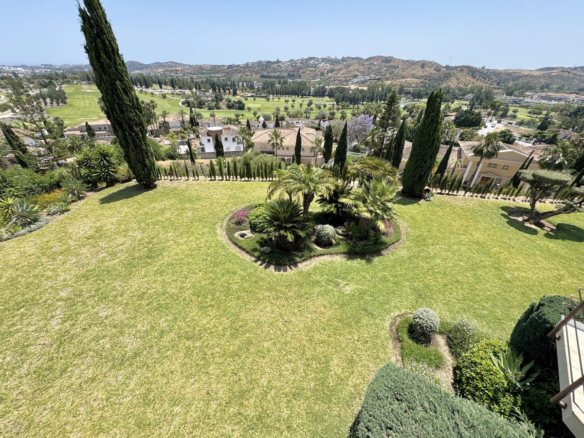 Villa for sale in Mijas