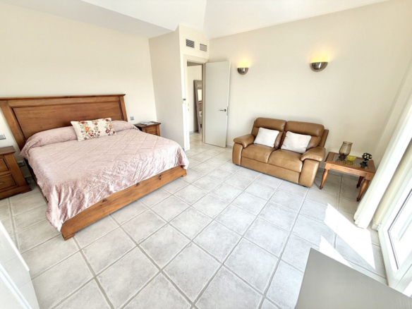 Villa for sale in Mijas
