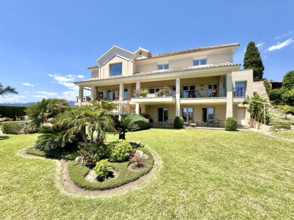 Villa for sale in Mijas
