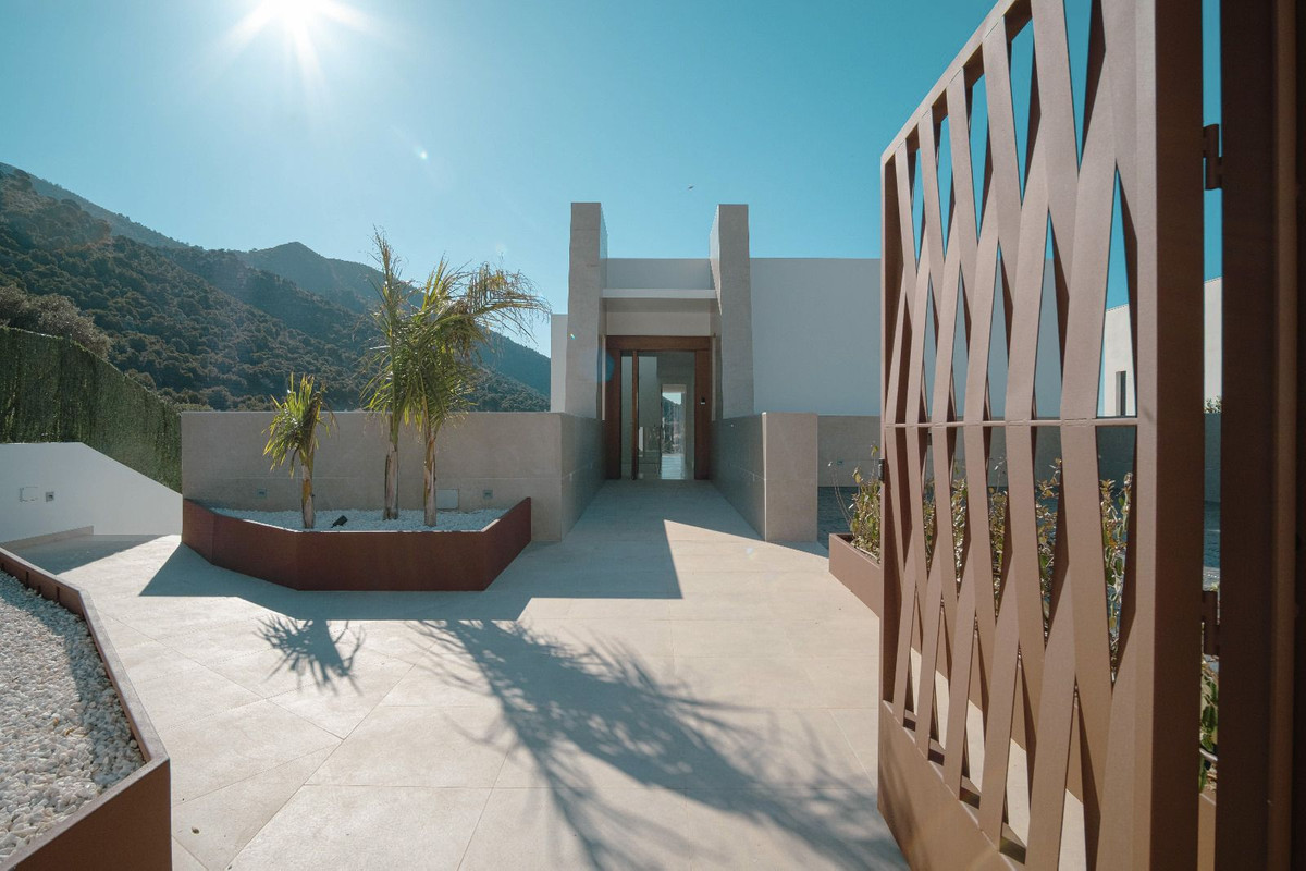 Villa for sale in Mijas