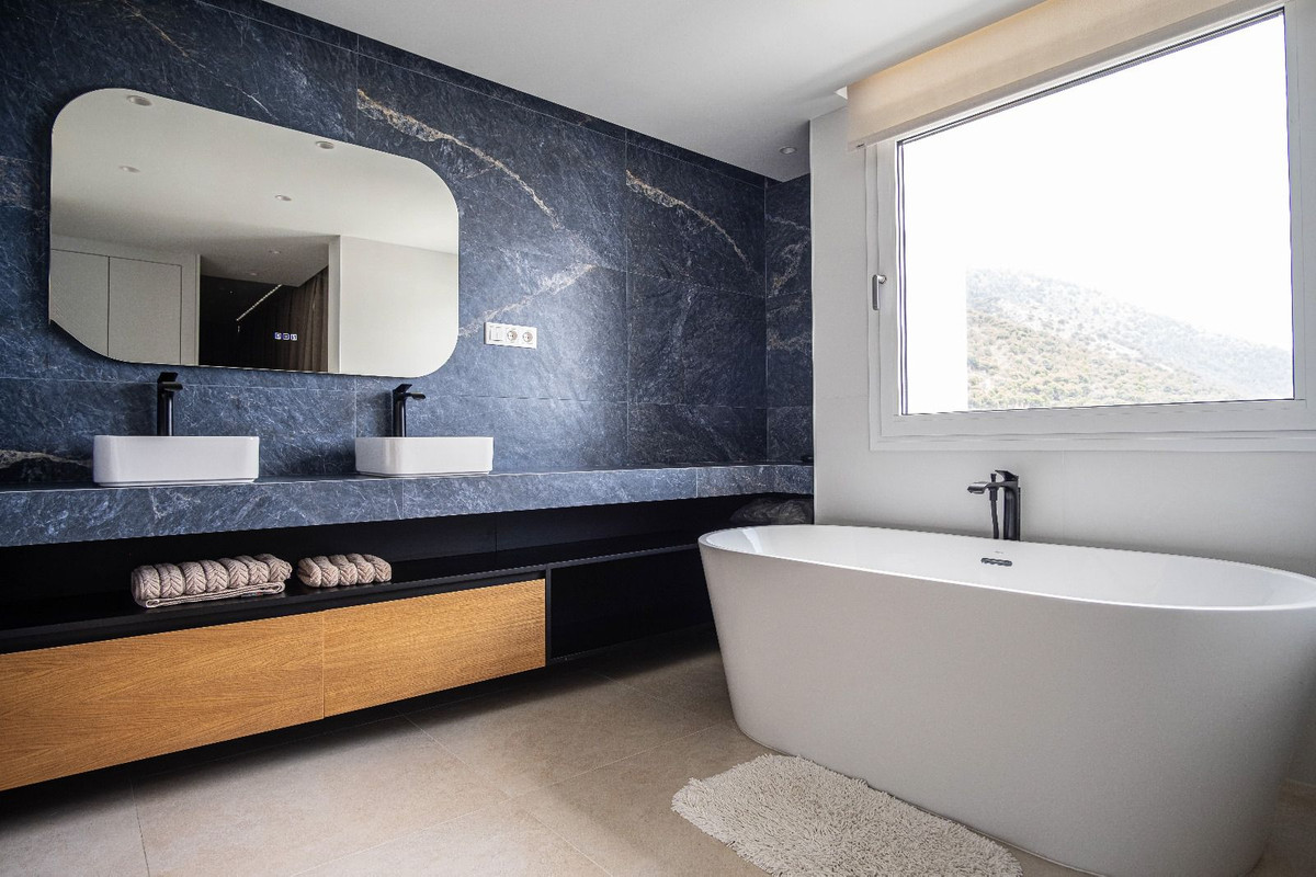 Villa for sale in Mijas