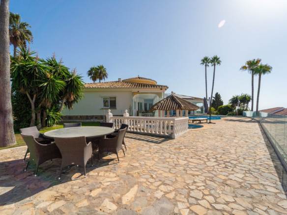 Villa for sale in Mijas