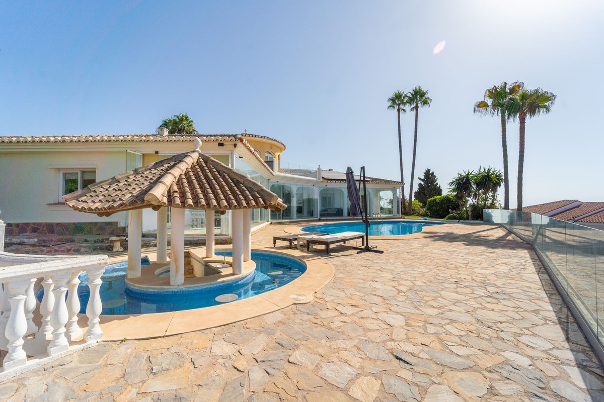 Villa for sale in Mijas