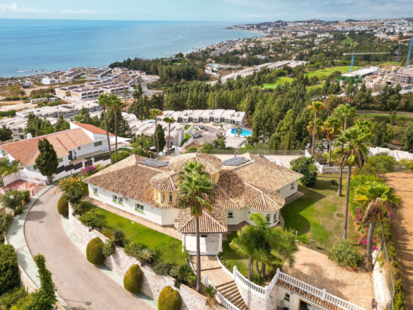 Villa for sale in Mijas