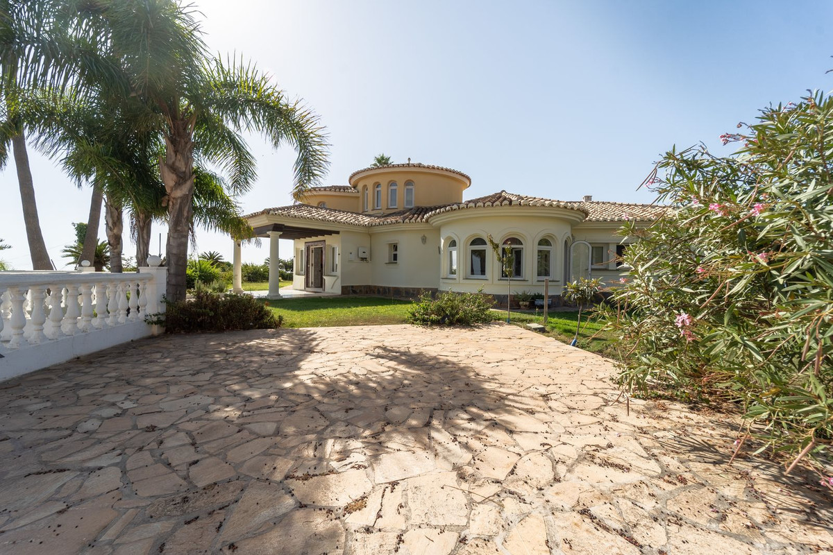 Villa for sale in Mijas