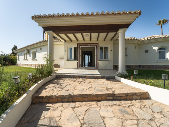 Villa for sale in Mijas