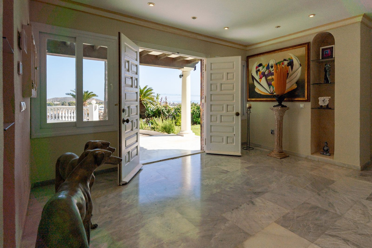 Villa for sale in Mijas
