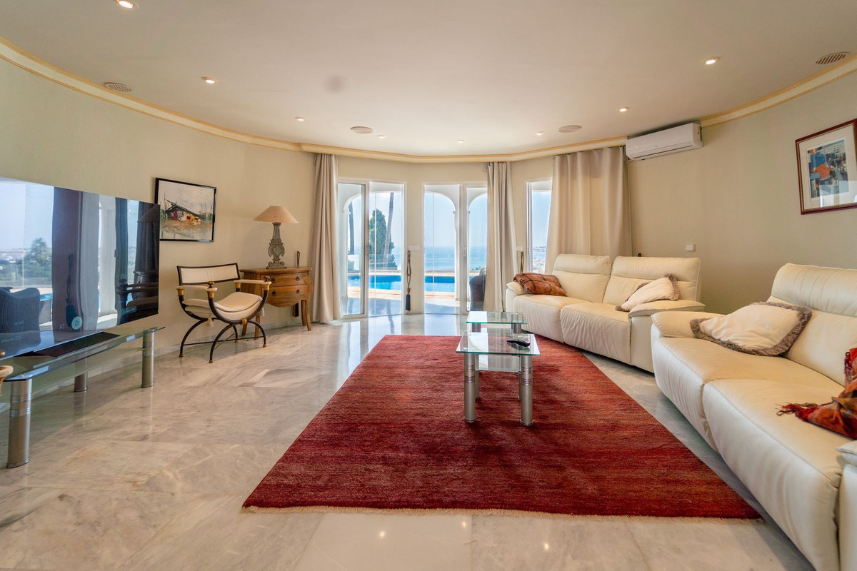Villa for sale in Mijas