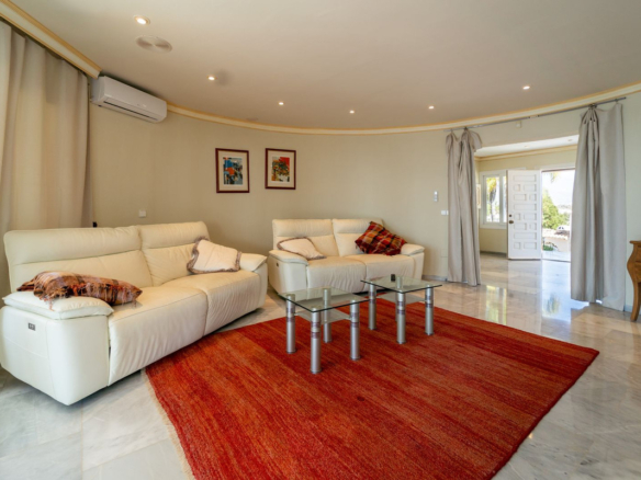 Villa for sale in Mijas