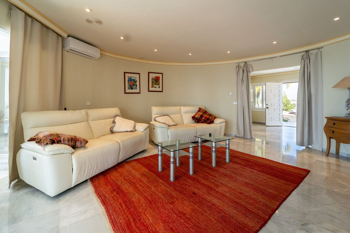 Villa for sale in Mijas