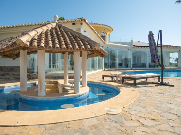 Villa for sale in Mijas