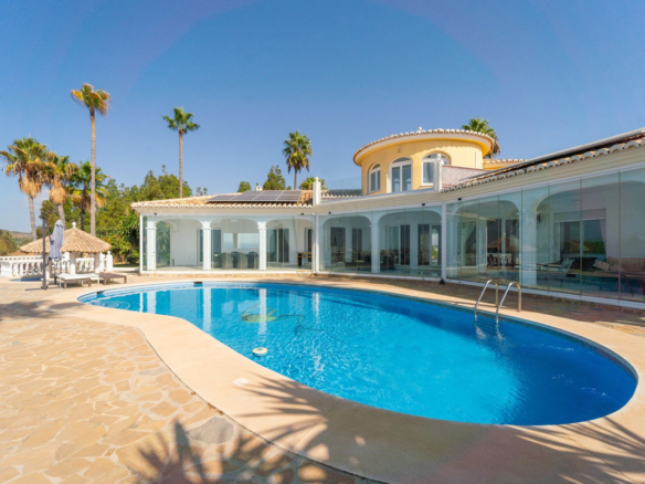 Villa for sale in Mijas
