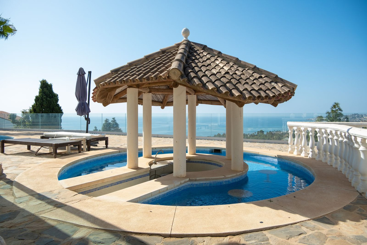 Villa for sale in Mijas