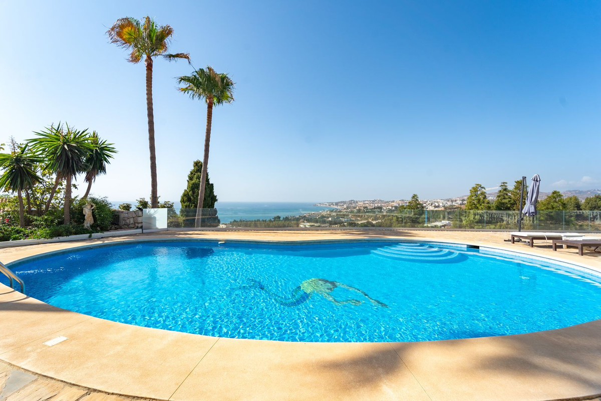 Villa for sale in Mijas