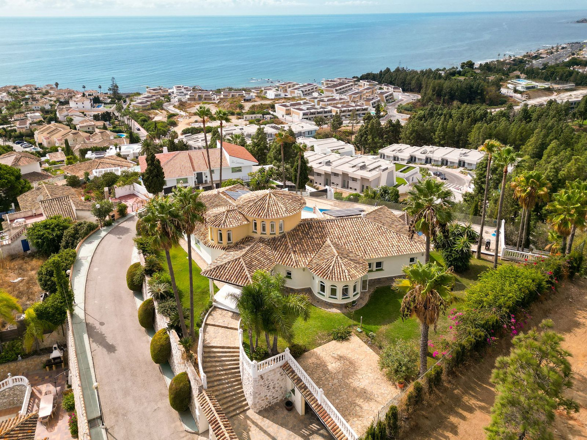 Villa for sale in Mijas