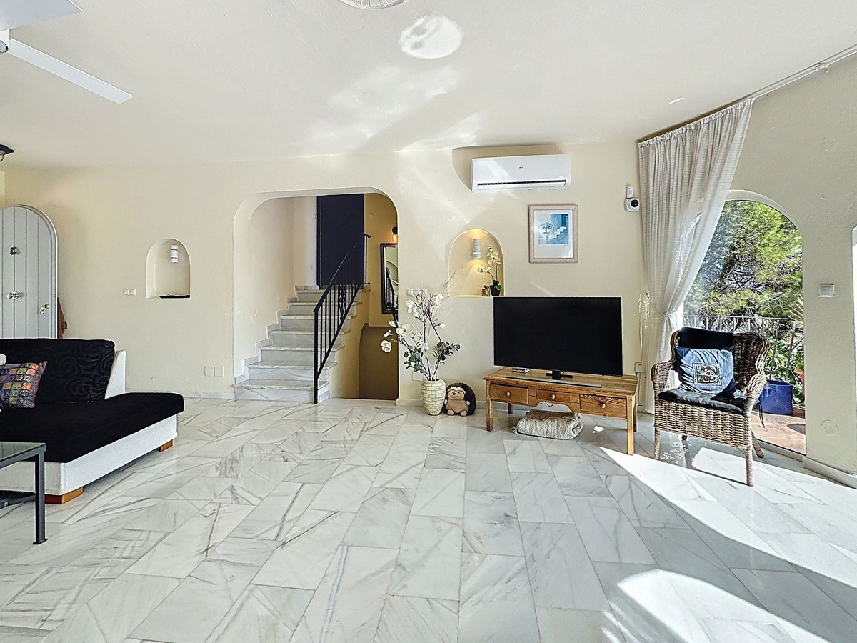 Villa for sale in Mijas