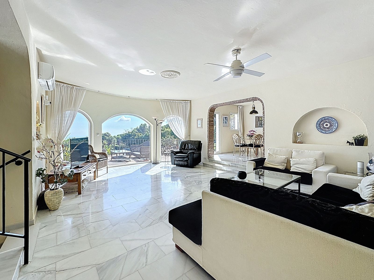 Villa for sale in Mijas