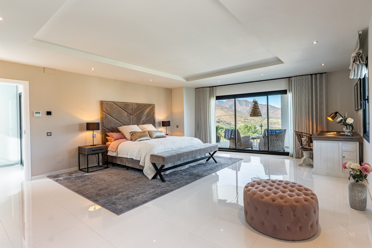 Villa for sale in Mijas