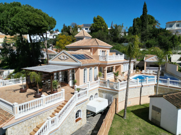 Villa for sale in Mijas
