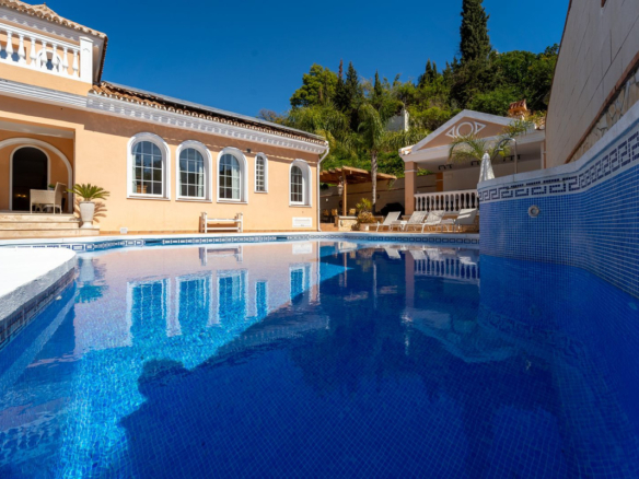 Villa for sale in Mijas