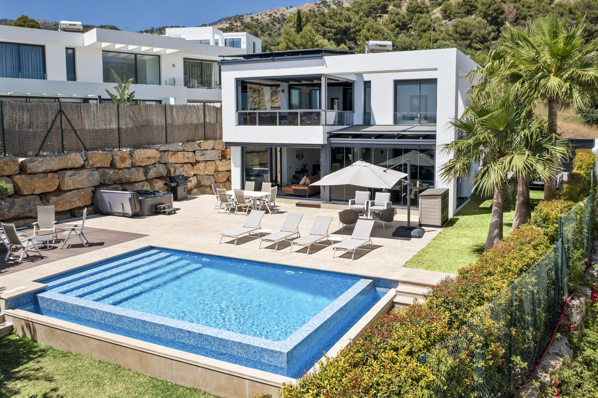 Villa for sale in Mijas