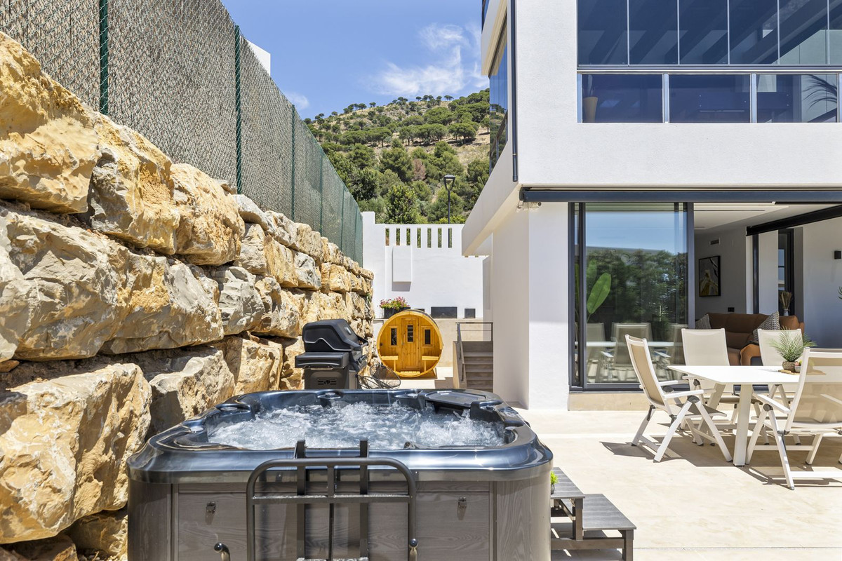 Villa for sale in Mijas