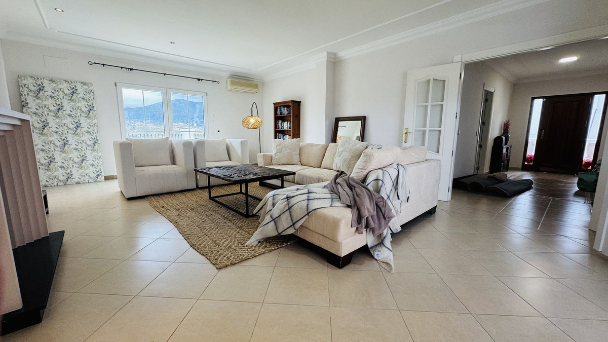 Villa for sale in Mijas