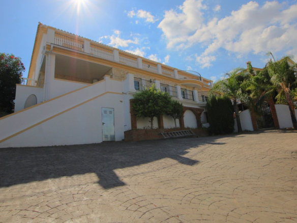 Villa for sale in Mijas