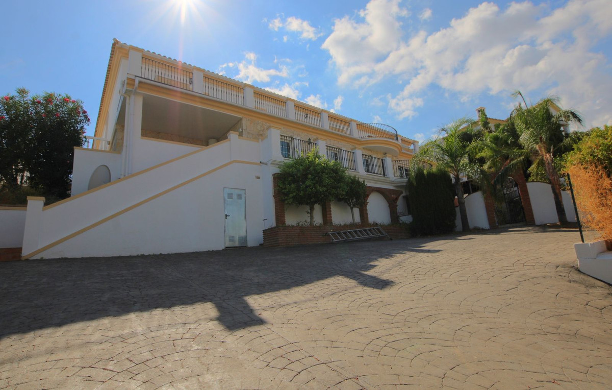Villa for sale in Mijas