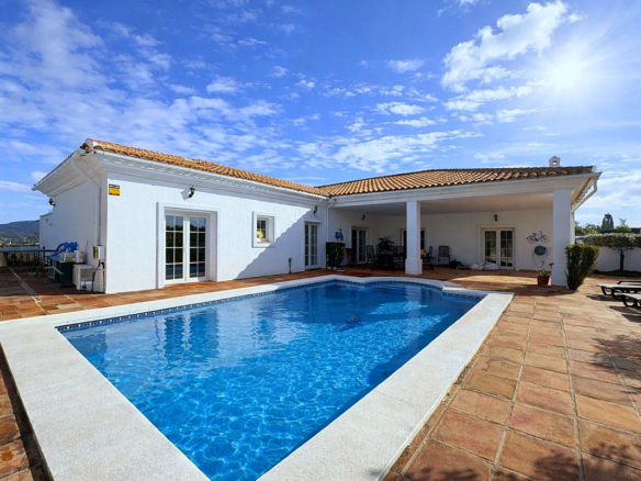 Villa for sale in Mijas
